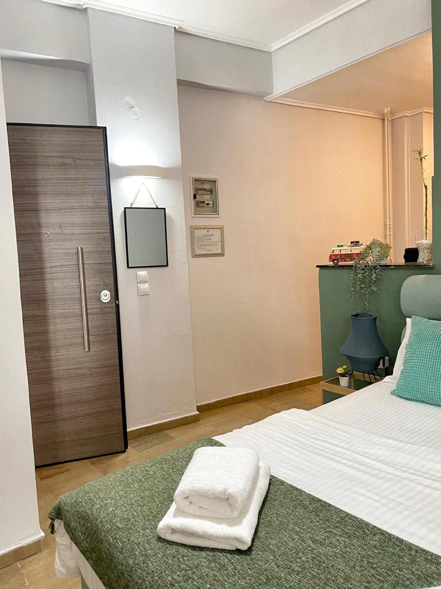 Check Point - Museum Apartment Атина Екстериор снимка